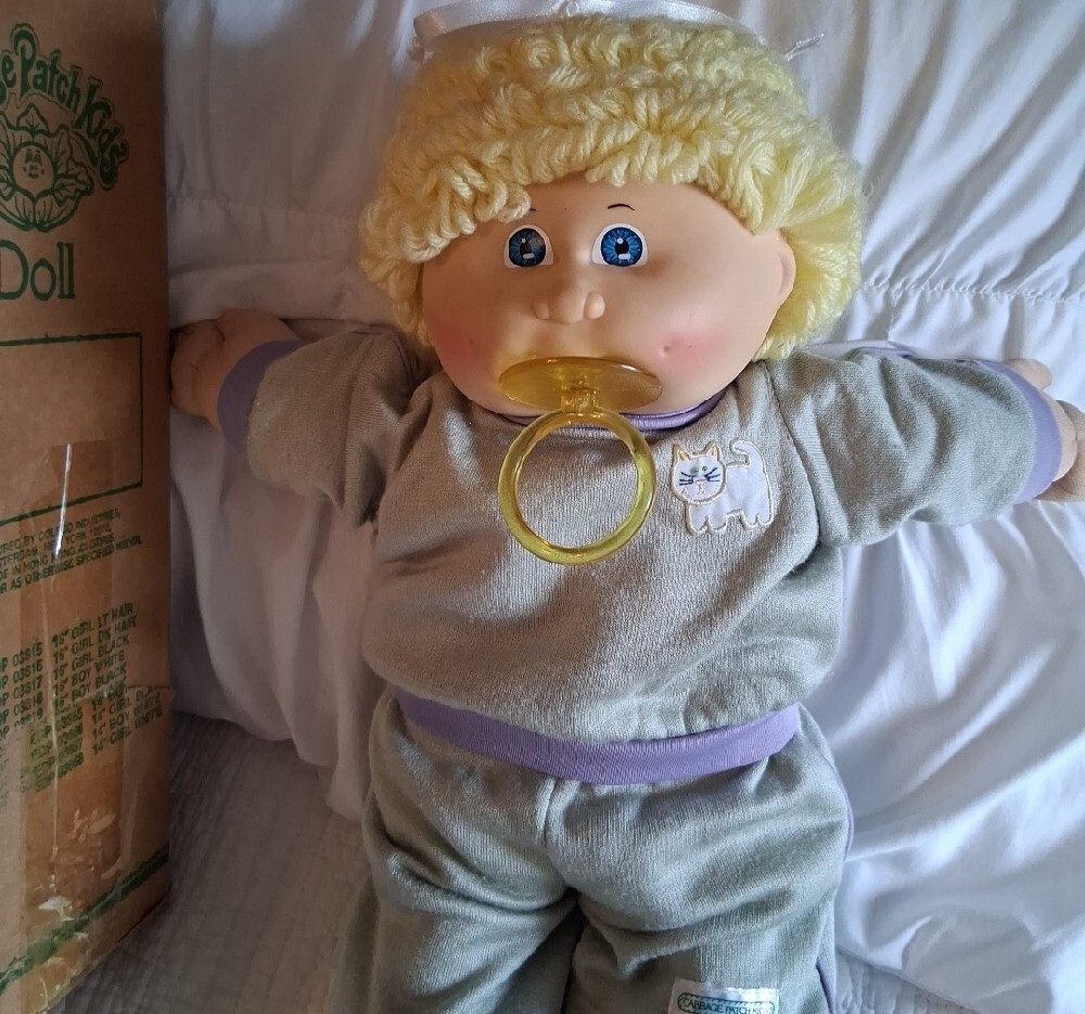 1984 Cabbage Patch ,Blonde Hair Plush Baby Doll with Pacifier - Cream & Lavender - Picture 7 of 8